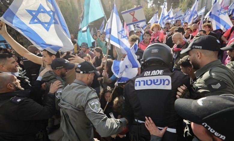 آلاف الإسرائيليين يواصلون تظاهراتهم ضد مشروع "التعديلات القضائية"