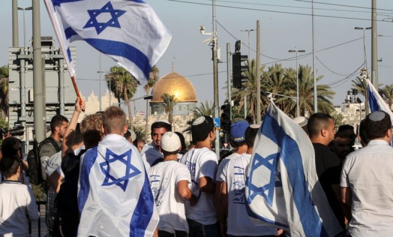 الحكومة الفاشية في إسرائيل تحمي "مسيرة الأعلام" في القدس
