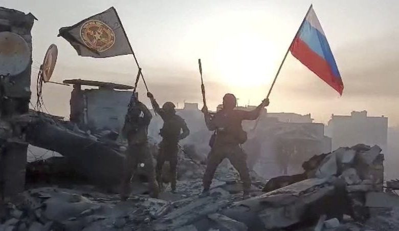 Poutine félicite Wagner et l'armée russe pour avoir contrôlé Bakhmout