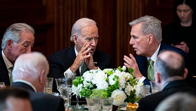 مكارثي مع بايدن