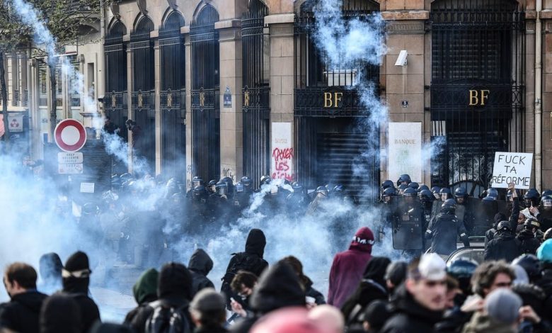 استمرار الاحتجاجات المنددة بمقتل الفتى "نائل" في فرنسا والشرطة تعتقل المئات
