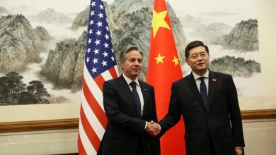 وزير الخارجية الصيني مع نظيره الأمريكي