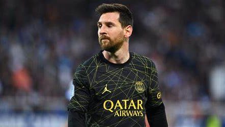 L'entraîneur du PSG confirme le départ de Lionel Messi