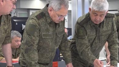 Sergueï Choïgou inspecte les forces russes en Ukraine