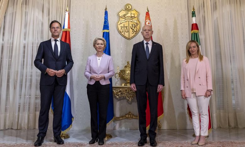 الرئيس التونسي قيس سعيد برفقة رئيسة المفوضية الأوروبية ورئيسي الوزراء الهولندي والإيطالي