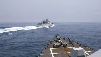 صورة مقدمة من البحرية الأمريكية، لسفينة يو إس إس تشونغ هون التابعة للبحرية الصينية