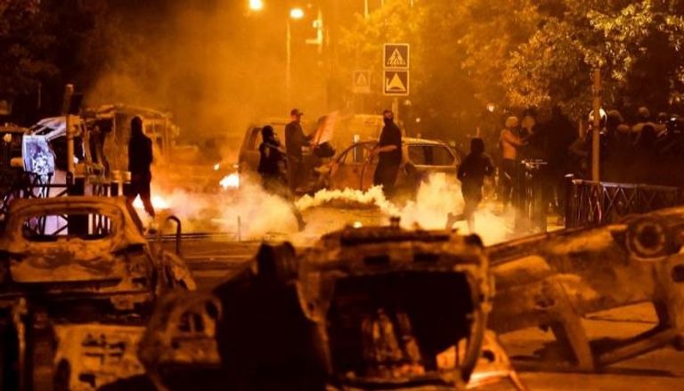 فرنسا تنشر 45 ألف شرطي لقمع الاحتجاجات