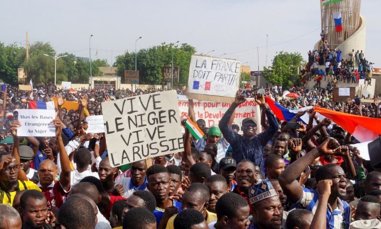 "إيكواس" تمهل العسكريين في النيجر أسبوعاً للإفراج عن الرئيس المعزول