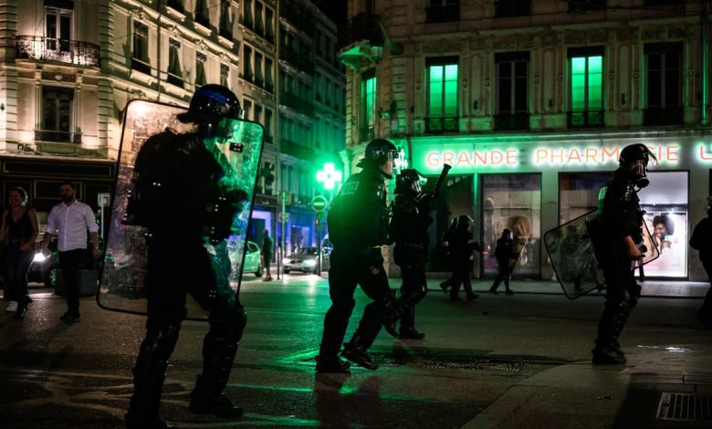 La France déploie 45 000 policiers pour réprimer les manifestations