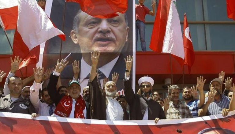 La Turquie arrête et expulse des membres de la Fraternité et impose de nouvelles restrictions