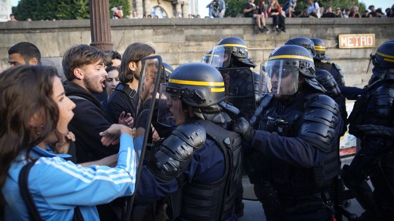 القضاء الفرنسي يستهدف بأحكامه الواسعة المحتجين على مقتل الفتى نائل