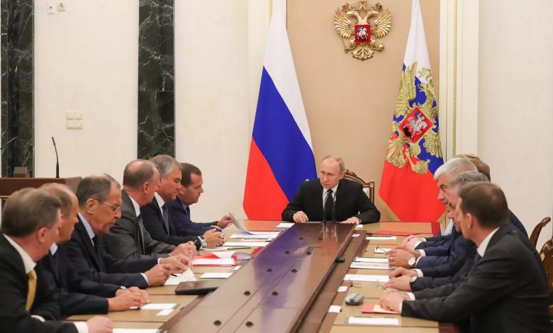 بوتين يجتمع مع الأعضاء الدائمين في مجلس الأمن الروسي