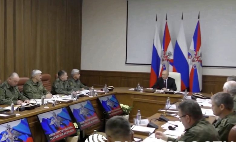 بوتين يجتمع مع قيادة العملية العسكرية الروسية في أوكرانيا