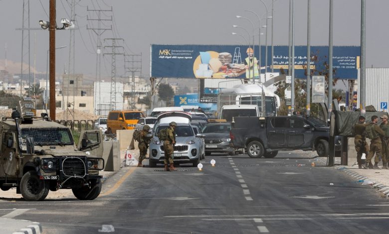 الاحتلال الاسرائيلي يقتحم مخيم عقبة جبر ويقتل شابين فلسطينيين