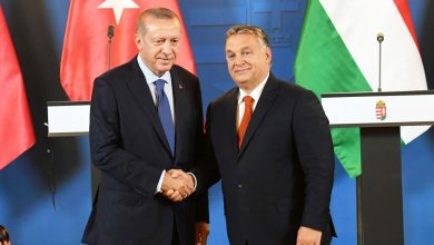 رئيس الوزراء المجري فيكتور أوربان خلال استقبال الرئيس التركي رجب طيب أردوغان