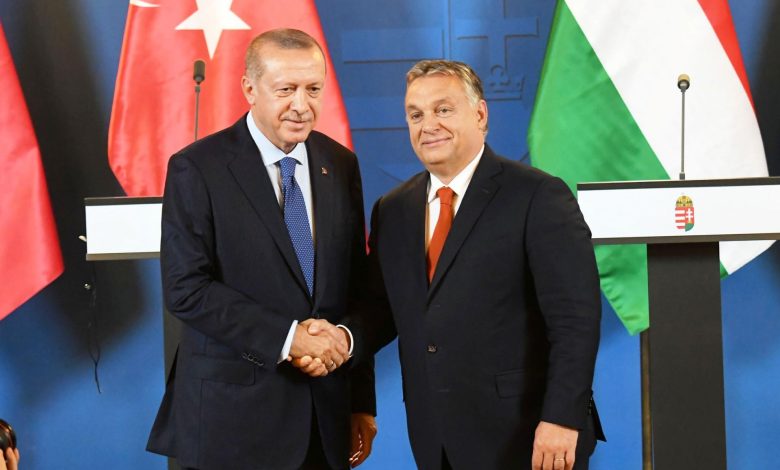 رئيس الوزراء المجري فيكتور أوربان خلال استقبال الرئيس التركي رجب طيب أردوغان