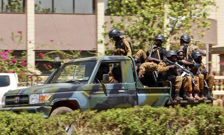 قوات من بوركينا فاسو بوسط العاصمة واغادوغو في 2 مارس 2018