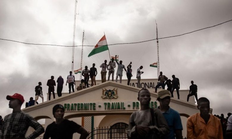 مهلة (إكواس) تنتهي والرئيس الجزائري يحذر من التدخل العسكري في النيجر