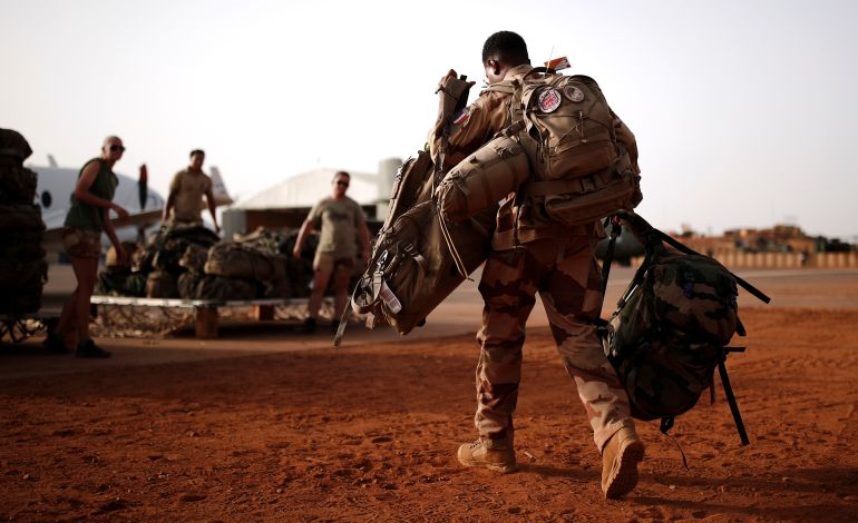 فرنسا تخضع لقرارات النيجر وتدرس خيارات سحب قواتها