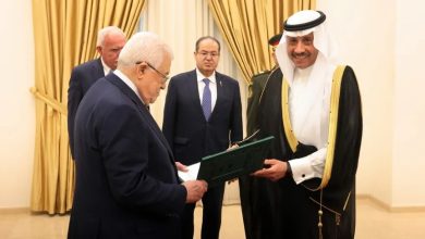 محمود عباس يستقبل سفير السعودية نايف بن بندر السديري
