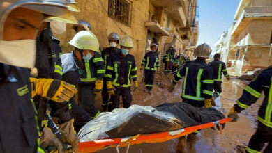 فرق الإنقاذ تواصل انتشال عشرات الجثث في مدينة درنة الليبية