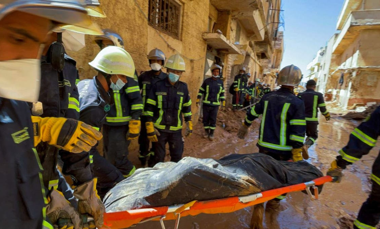 فرق الإنقاذ تواصل انتشال عشرات الجثث في مدينة درنة الليبية