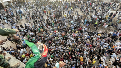 احتجاجات وانقطاع الاتصالات عن مدينة درنة الليبية