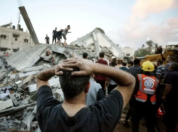 Israel continues to bomb Gaza and prepares for a ground invasion