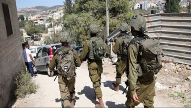 القوات الإسرائيلية تقتحم طولكرم وأريحا وتعتقل فلسطينيين بالضفة الغربية