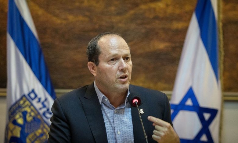 وزير الاقتصاد الإسرائيلي يهدد بمحو إيران إذا انضم حزب الله إلى الحرب