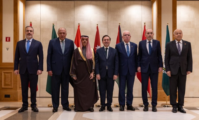 أعضاء اللجنة الوزارية المكلفة من القمة العربية الإسلامية المشتركة