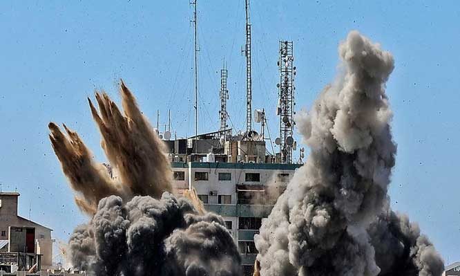 الاحتلال الإسرائيلي يقصف منزل إسماعيل هنية في غزة