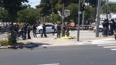 إصابة 5 أشخاص بينهم شرطيان إسرائيليان في عملية طعن بالقدس