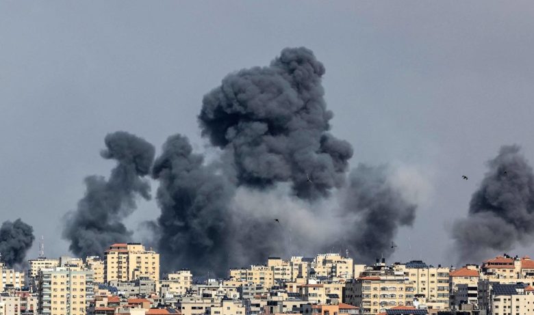 قصف عنيف على شمال قطاع غزة قبل بدء تطبيق الهدنة