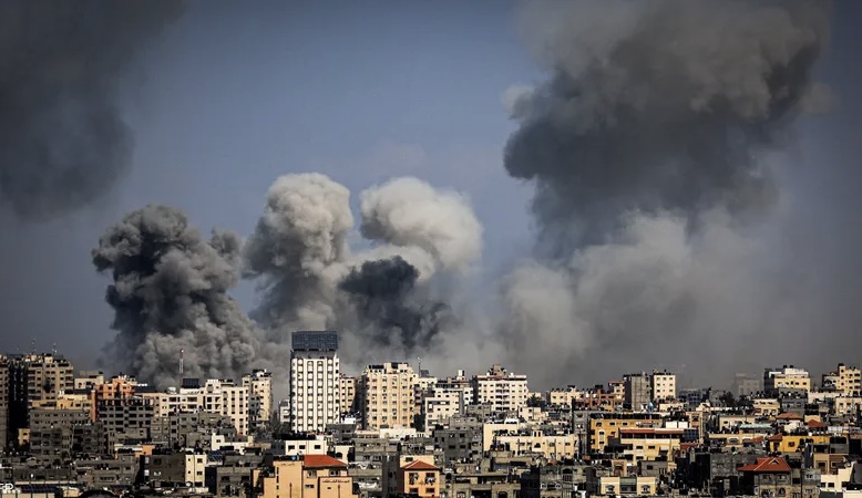 بعد انتهاء الهدنة دون تمديدها ، قصف إسرائيلي عنيف على قطاع غزة
