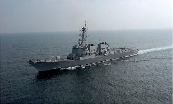 Un navire de guerre américain a été attaqué en mer Rouge