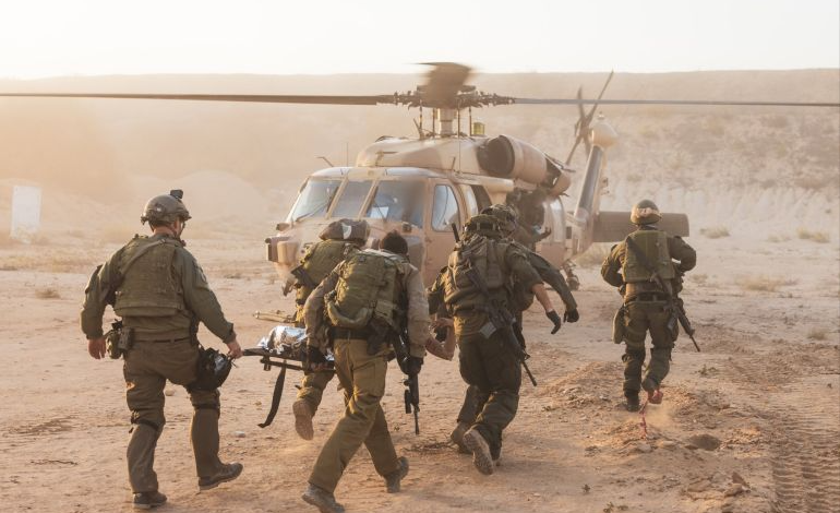 عملية إجلاء سابقة لجنود إسرائيليين مصابين في غزة