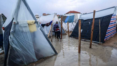 حياة آلاف النازحين الفلسطينيين في الخيام مهددة جراء البرد القارس والأمطار