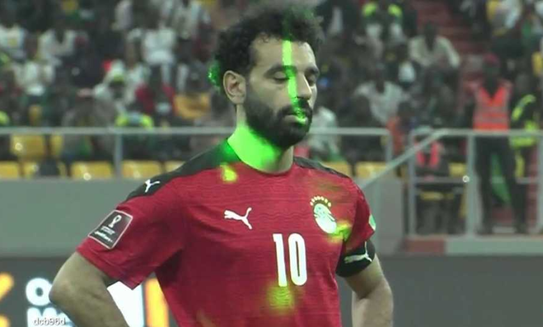 توجيه الليزر استخدمته جماهير منتخب السنغال ضد مصر