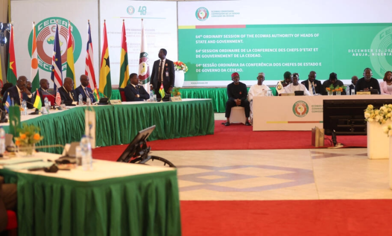 خلال اجتماع الدورة الرابعة والستين للمجموعة الاقتصادية لدول غرب أفريقيا (إكواس) في أبوجا في 10 ديسمبر 2023