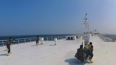 مقاتلون حوثيون يستولون على سفينة مرتبطة بإسرائيل الشهر الماضي