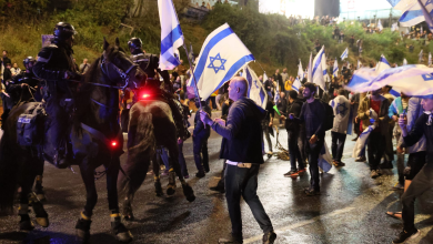 الشرطة الإسرائيلية تقمع مظاهرة تطالب بإقالة نتنياهو