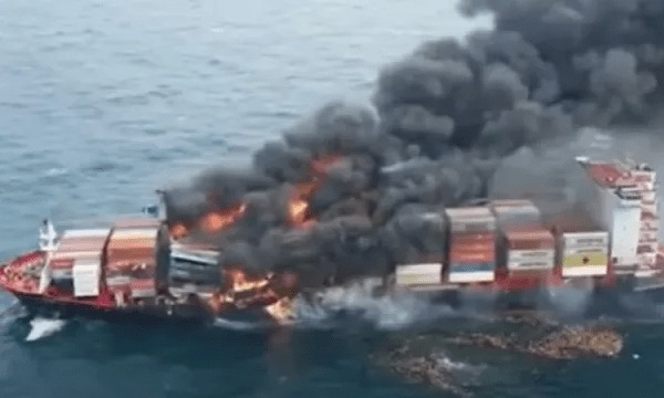 الحوثيون يضربون بالصواريخ سفينة النفط البريطانية "Pollux"