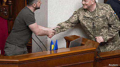 الجنرال فاليري زالوجني مع زيلينسكي