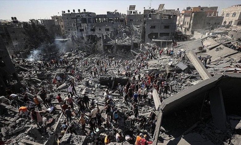 الفلسطينيون بين نيران القصف الإسرائيلي وجريمة التجويع