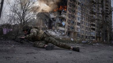 القوات الأوكرانية تنسحب من بلدة لاستوتشكينو غرب أفدييفكا