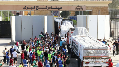 شاحنات المساعدات تغادر معبر رفح المصري إلى قطاع غزة الفلسطيني. 21 أكتوبر 2023