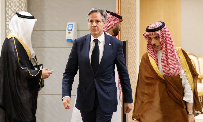 وزير الخارجية السعودي الأمير فيصل بن فرحان مع انتوني بلينكن