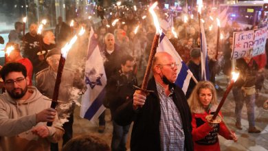 آلاف الإسرائيليين يطالبون برحيل نتنياهو وإجراء انتخابات عاجلة