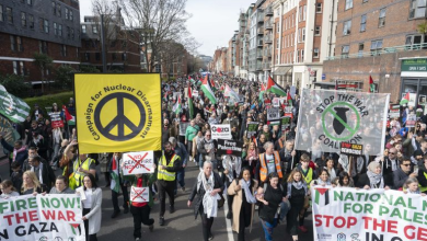 الآلاف انطلقوا من حديقة "هايد بارك" وسط لندن إلى جنوبها باتجاه السفارة الأميركية مطالبين بوقف الحرب على غزة
